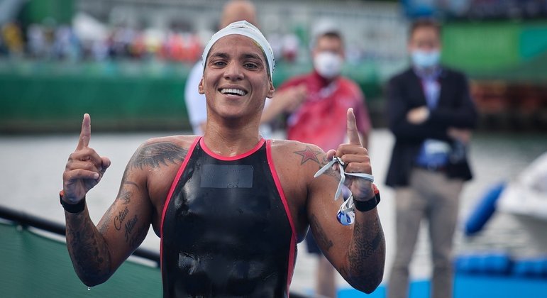 Ana Marcela é penta nos 25 km e faz história com 15ª medalha em Mundiais