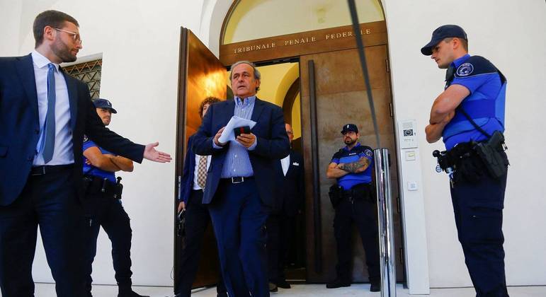 Michel Platini e Joseph Blatter são absolvidos em processo na Suíça