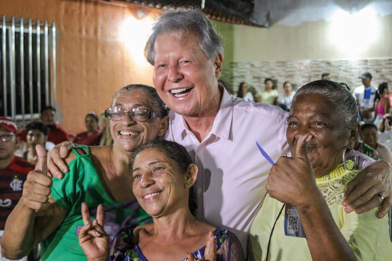 ‘Quero recuperar o respeito do Amazonas no Senado’, diz Arthur em encontro no Viver Melhor