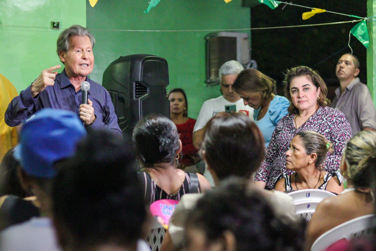 ‘Manaus é minha casa’, diz Arthur em pré-campanha pelos bairros da capital