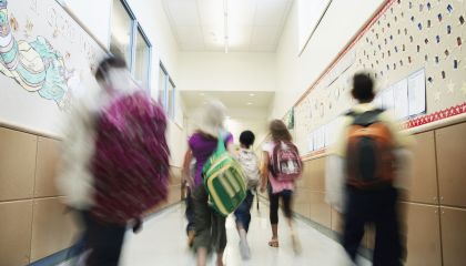 Distrito escolar dos EUA traz de volta palmadas para crianças indisciplinadas