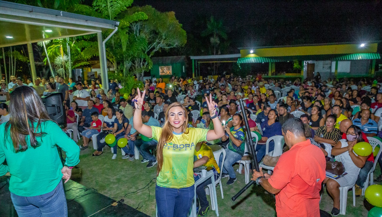 Débora Menezes tem agenda movimentada por bairros de Manaus