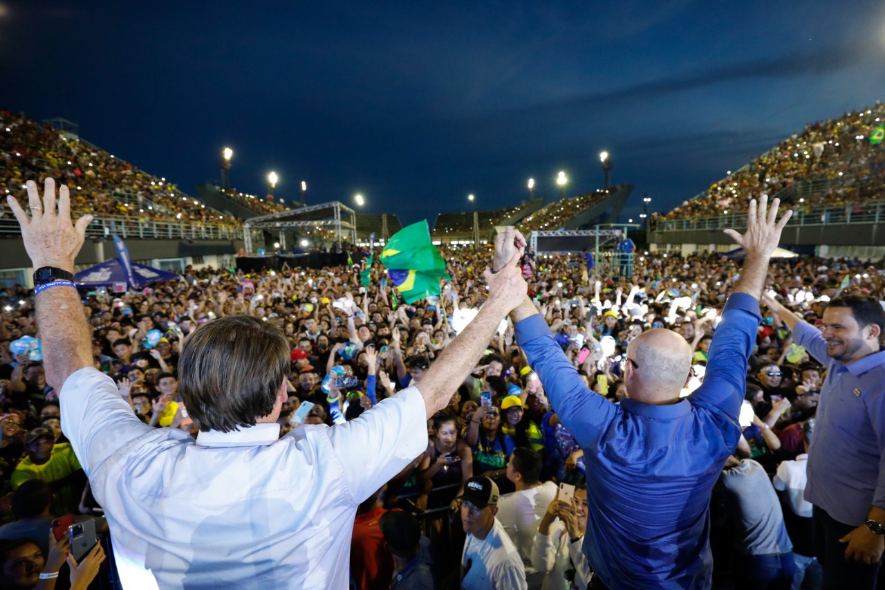 ”Bolsonaro chega a Manaus às 14 de quinta-feira, vindo de Belém”, adianta coronel Menezes