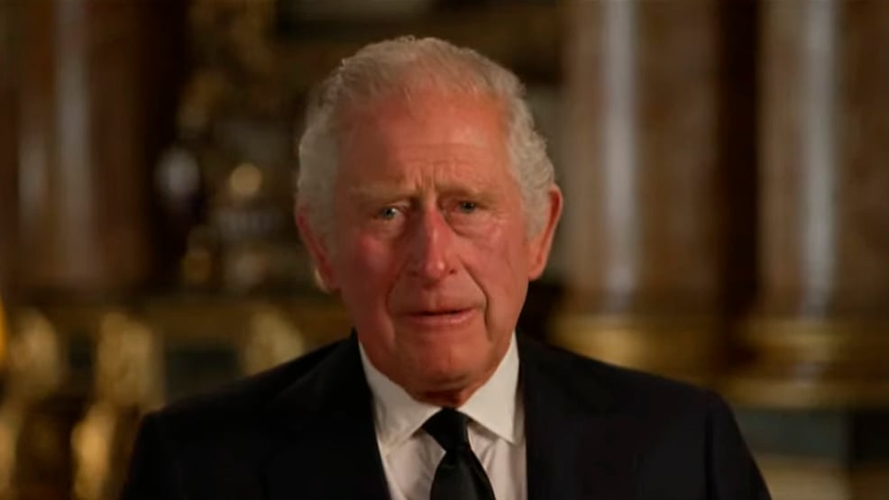 Em 1º discurso como rei, Charles III homenageia mãe e fala em servir aos britânicos por toda vida