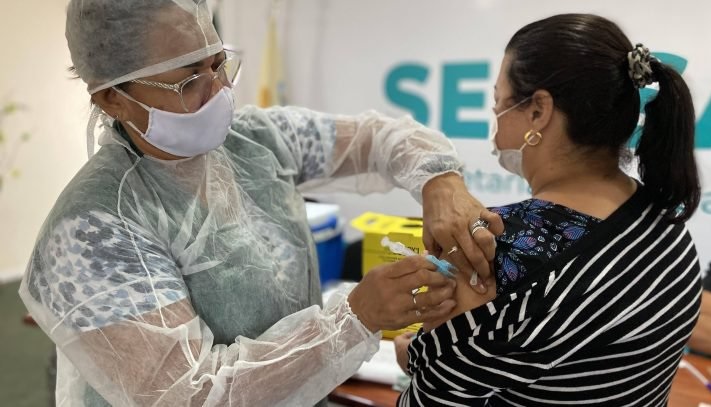 População pode buscar 87 unidades de saúde para atualizar esquema vacinal contra a Covid-19