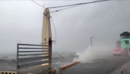 Tufão chega às Filipinas e serviços do governo são suspensos