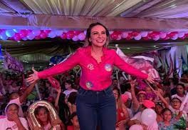 Rose Lobo reúne cerca de 2,5 mil apoiadores durante ‘Grande Comício’, na zona centro-sul