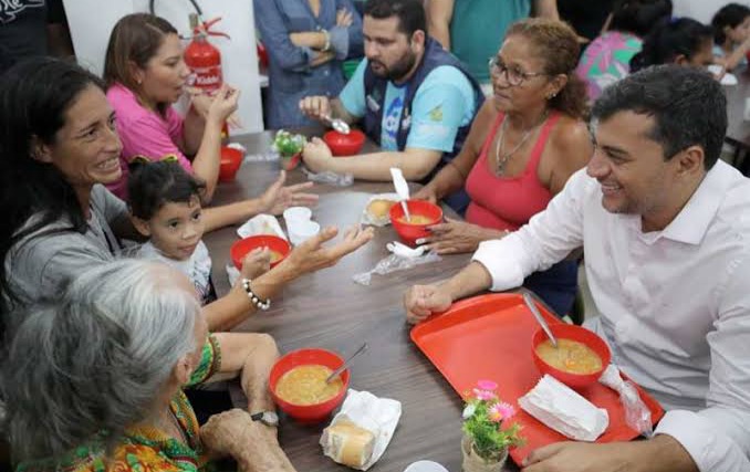 Passe Livre, Prato Cheio e Auxílio: ações de Wilson mudam para melhor a vida de famílias manauaras