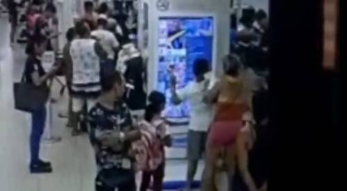 Mulher agride menino de 8 anos com transtorno do espectro autista em shopping de Manaus