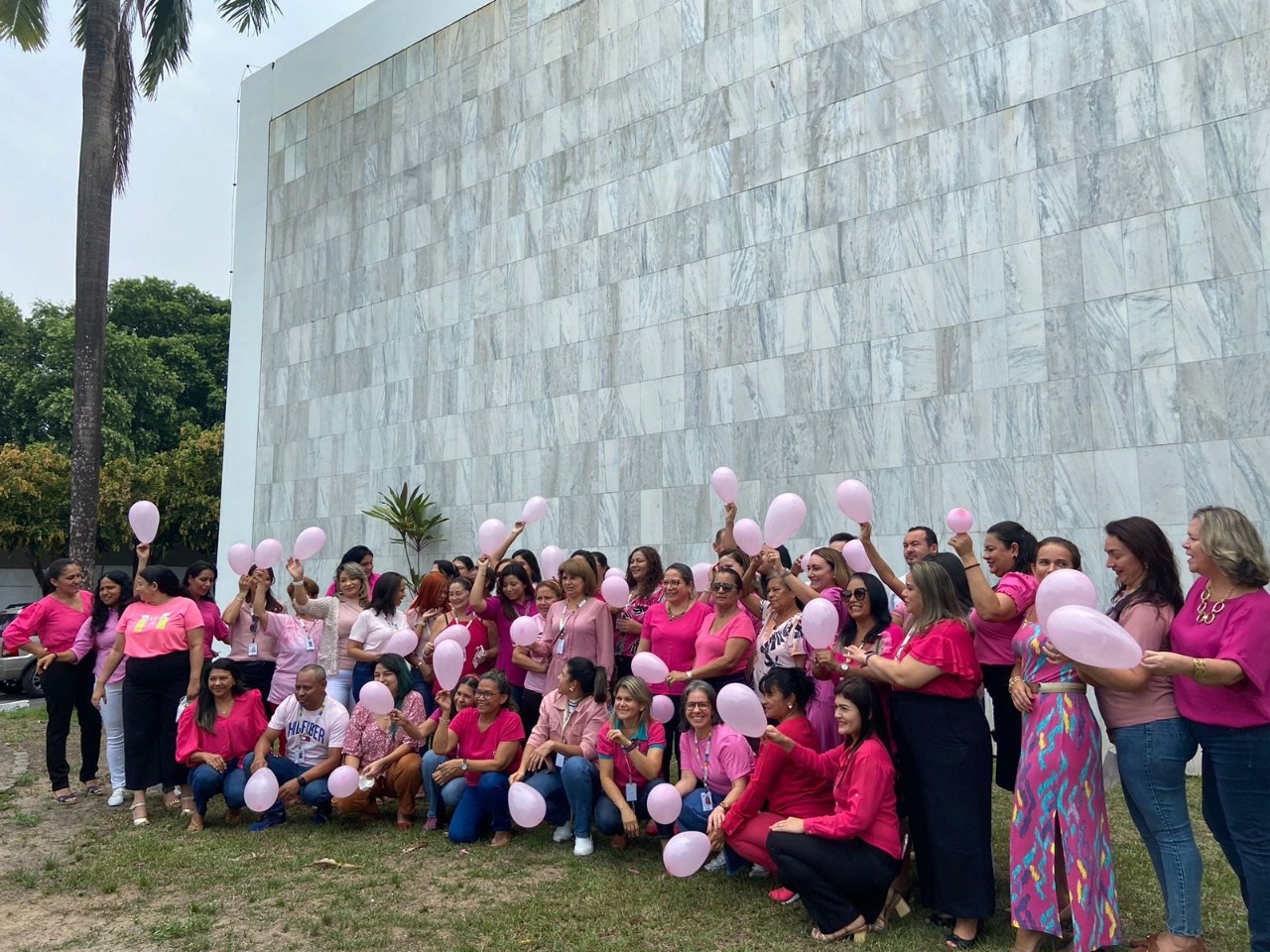Mulheres da prefeitura mostram empatia no ‘Outubro Rosa’ e chamam atenção para cuidado com a saúde