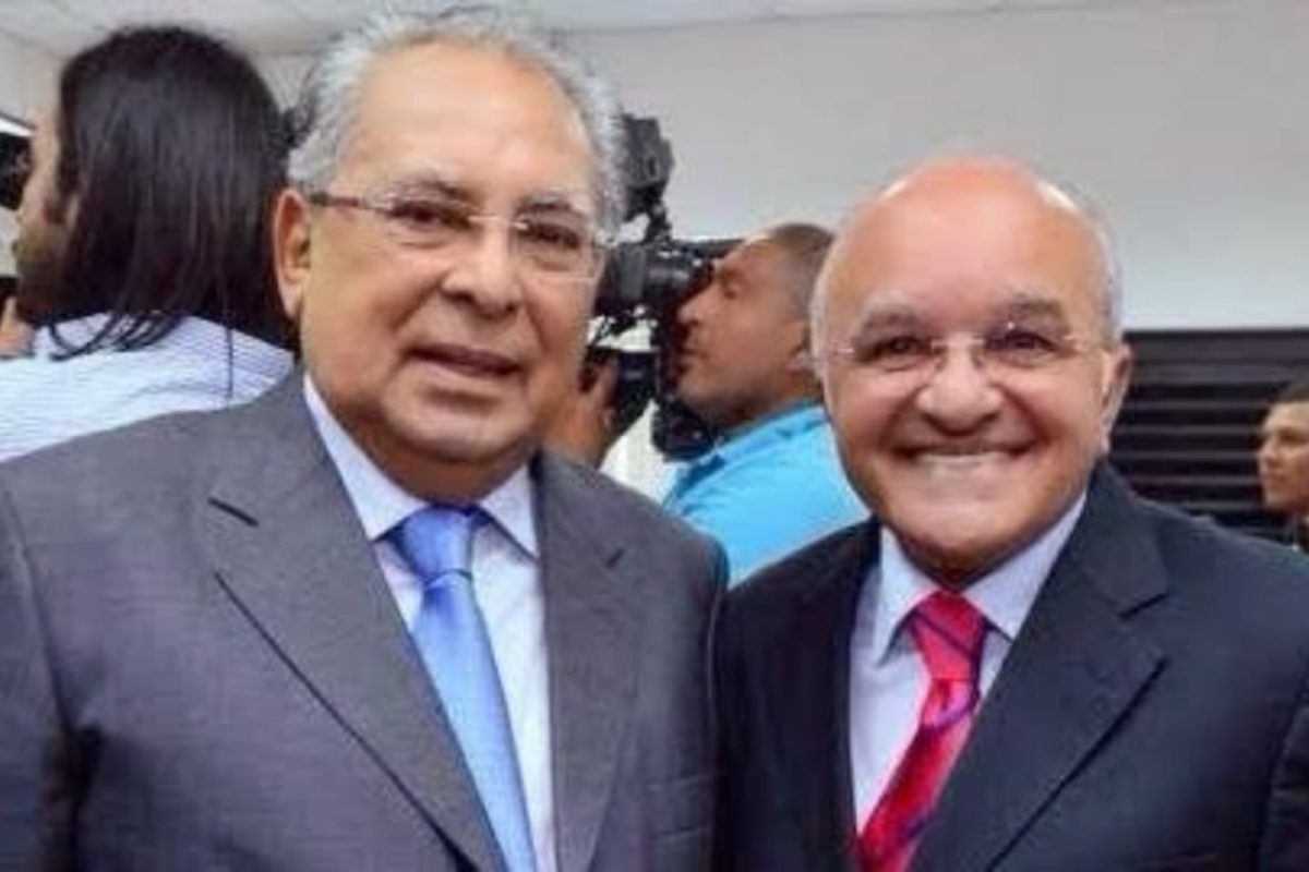 José Melo e Amazonino Mendes perdem pensão vitalícia