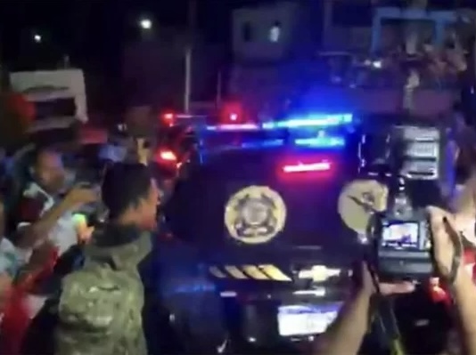 Após 8 horas, Roberto Jefferson é preso pela Polícia Federal no RJ