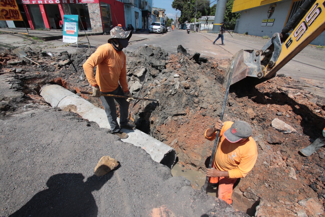 Prefeitura de Manaus trabalha recuperando redes de drenagens nos bairros da capital