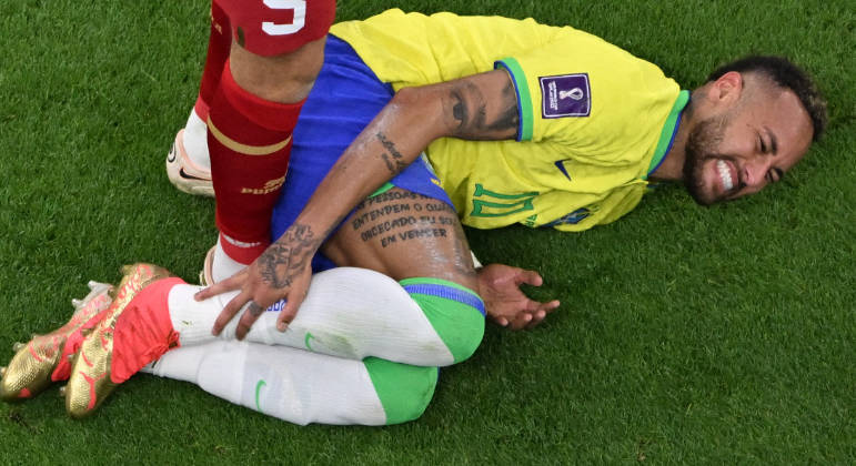Neymar e Danilo não jogam mais a primeira fase da Copa do Mundo