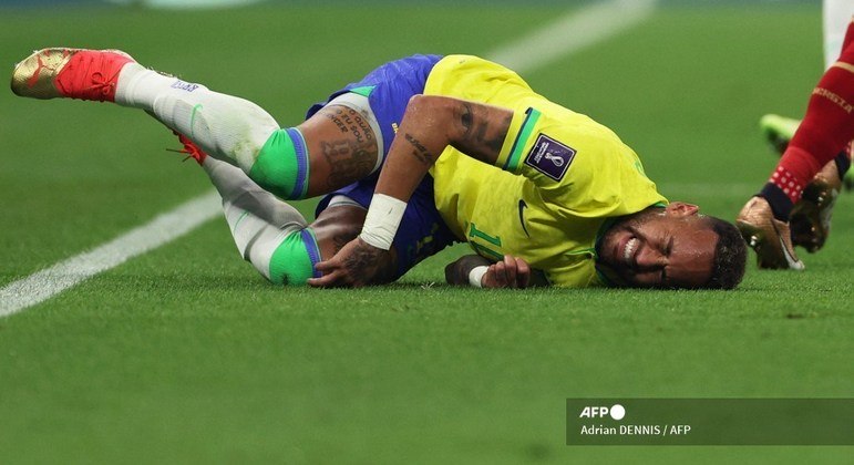 Auxiliares de Tite desconversam sobre lesão de Neymar e descartam Covid-19: ‘Nem perto de fazer teste’