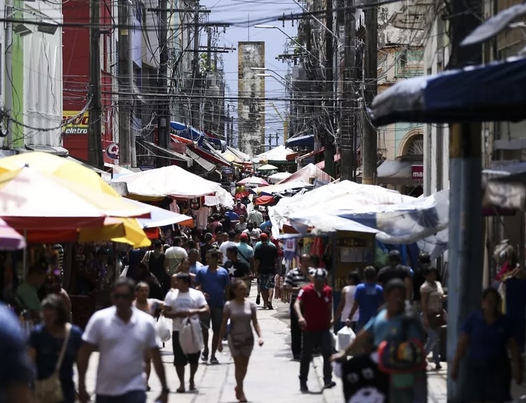 Saiba como vai funcionar o comércio no Feriado de Finados em Manaus
