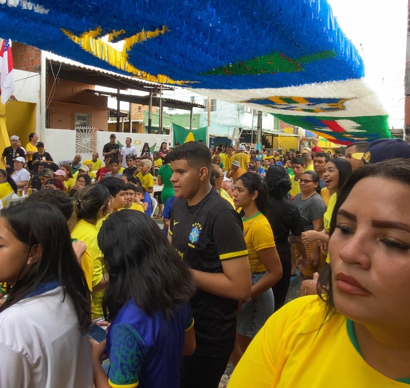 Emoção toma conta de torcedores da rua Santa Izabel no bairro Vila da Prata em Manaus