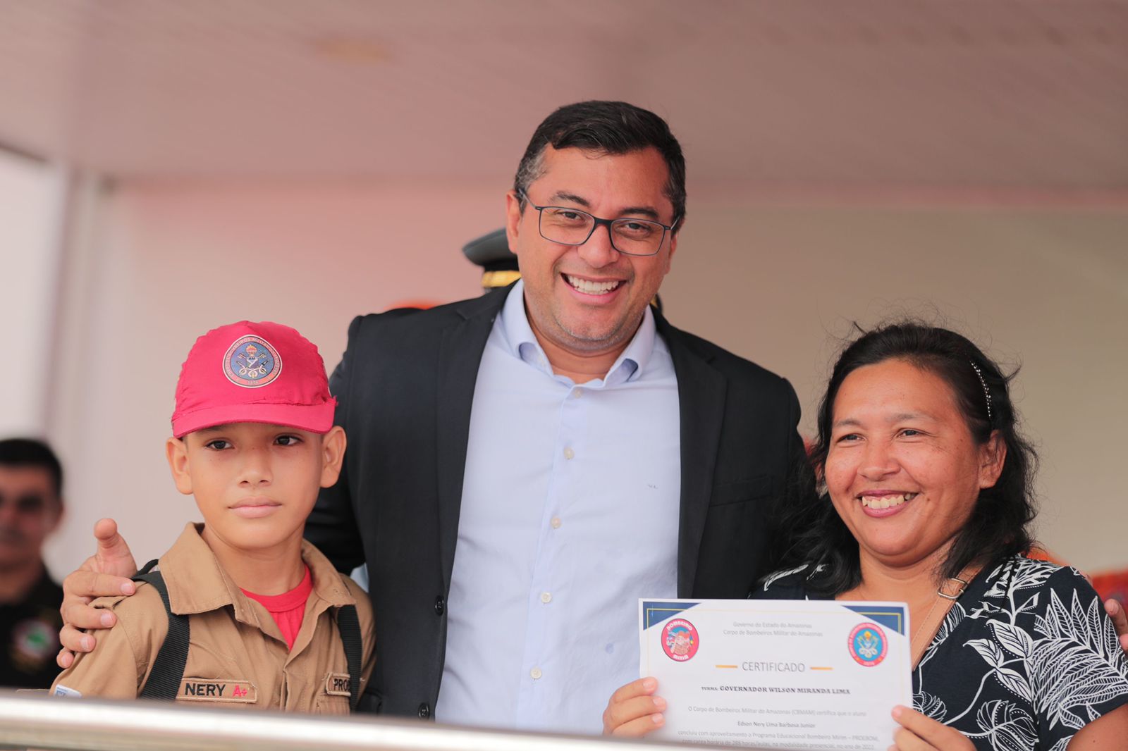Wilson Lima entrega certificados para bombeiros mirins formados no Amazonas