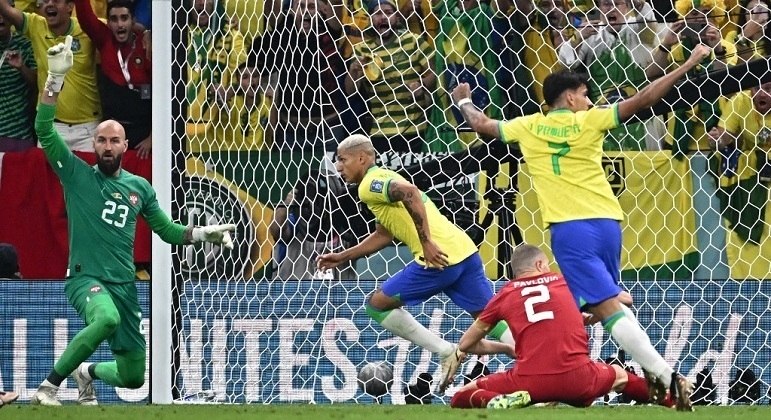 Com dois gols de Richarlison, Brasil vence Sérvia no primeiro jogo da caminhada rumo ao hexa