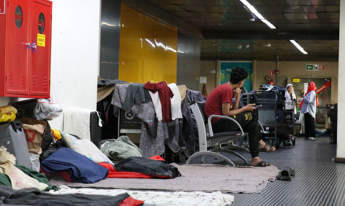Afegãos com covid-19 são encaminhados para abrigo em São Paulo