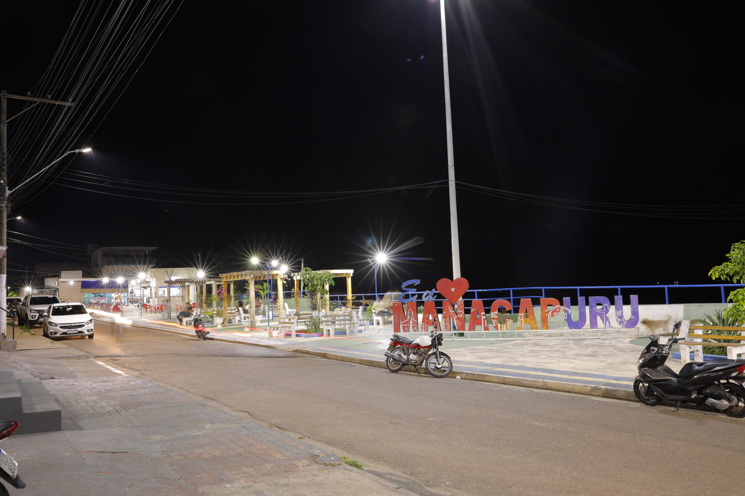 Manacapuru é a 25ª cidade do interior a ter 100% de iluminação pública de LED, garante governador Wilson Lima