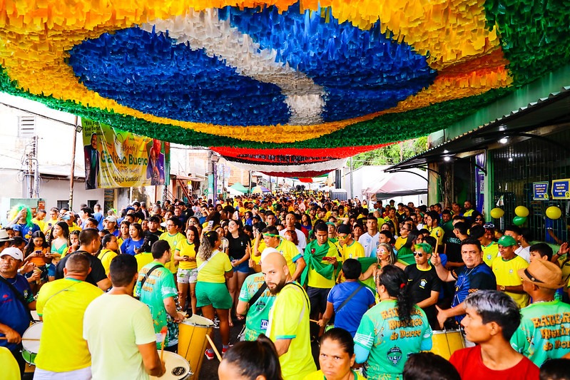 Prefeito David Almeida sanciona lei que institui como Patrimônio Cultural Imaterial de Manaus ornamentação de ruas durante a Copa