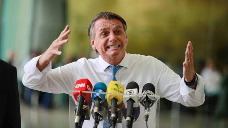 Bolsonaro renova concessão da Globo, Band e Record