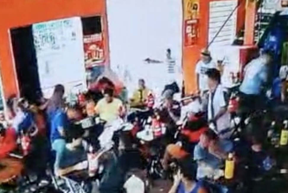 Homem invade bar e mata garçonete a tiros em Manaus