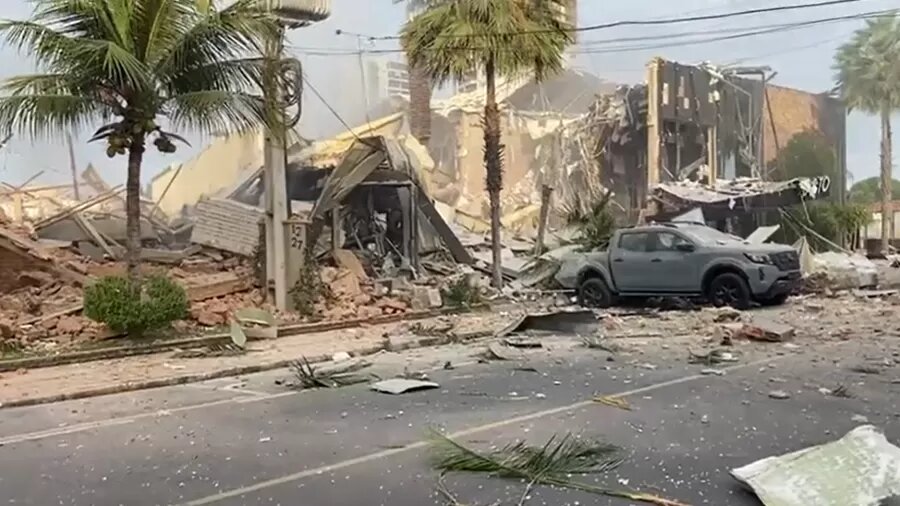 Grande explosão destrói restaurante do grupo Coco Bambu em Teresina, no Piauí