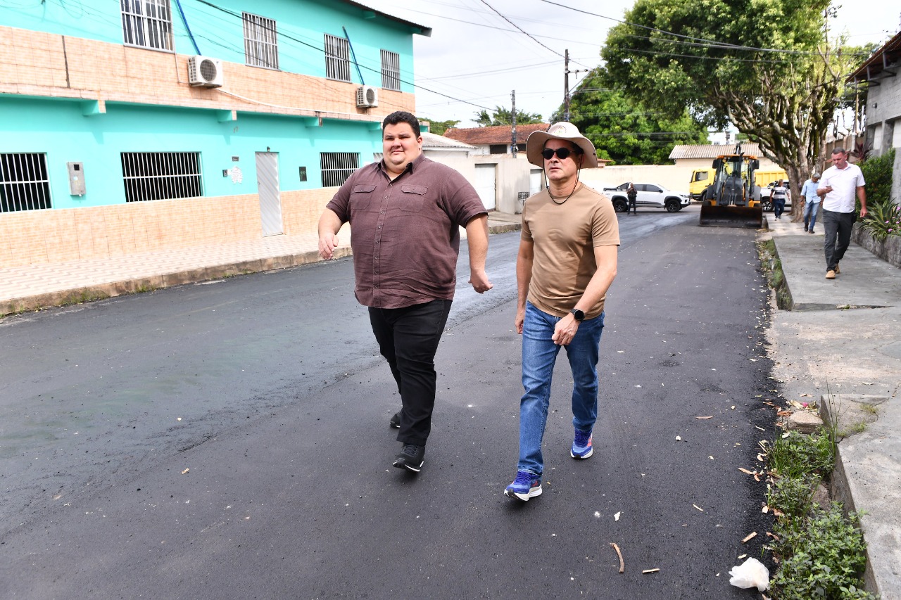 Prefeito David Almeida acompanha avanço do programa ‘Asfalta Manaus’ na zona Centro-Oeste da capital amazonense