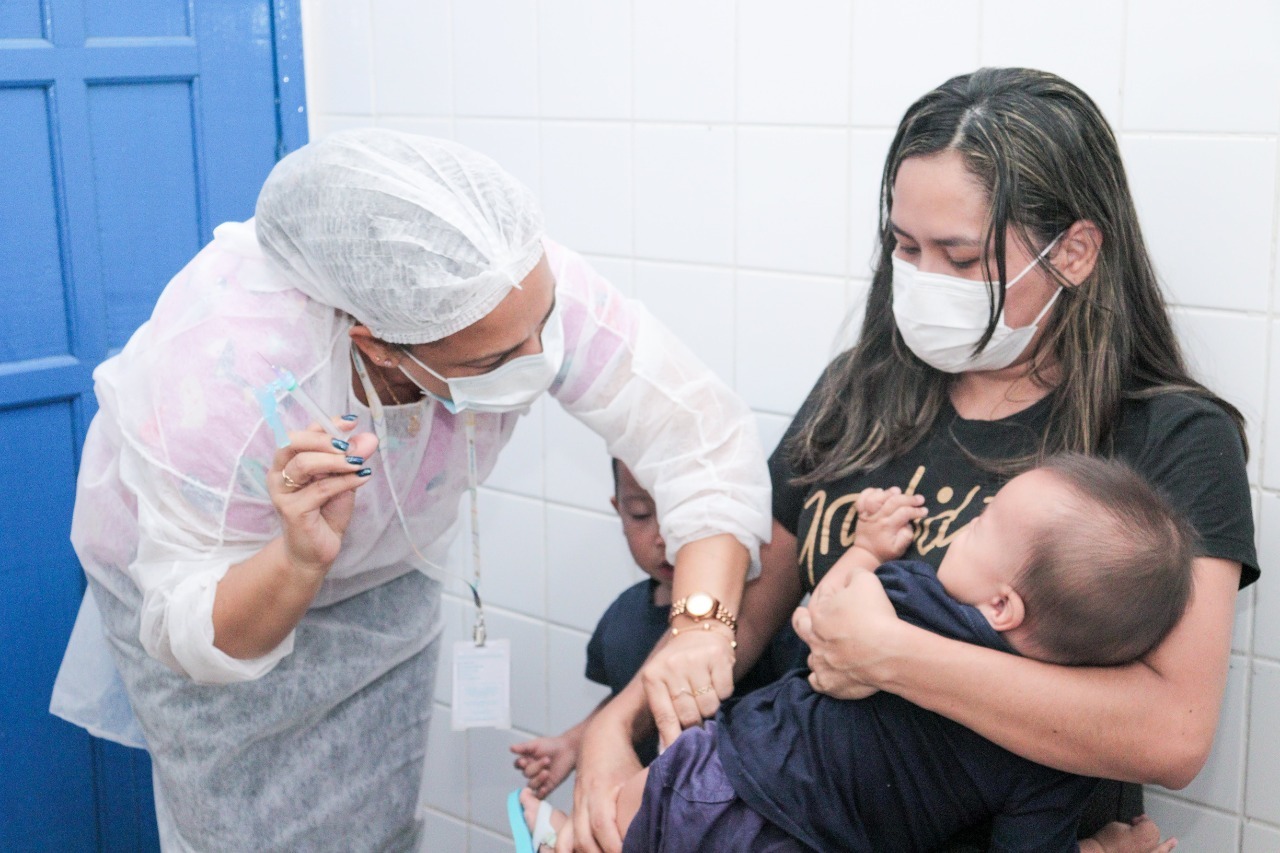 Prefeitura de Manaus anuncia vacinação de bebês sem comorbidades contra a Covid-19