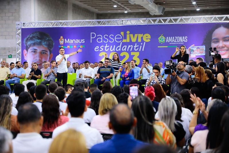 Prefeitura de Manaus e Estado renovam Passe Livre Estudantil, benefício que combate a evasão escolar