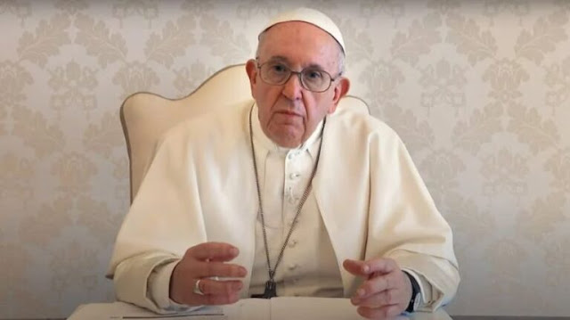 Papa Francisco diz que homossexualidade “não é crime, mas pecado”