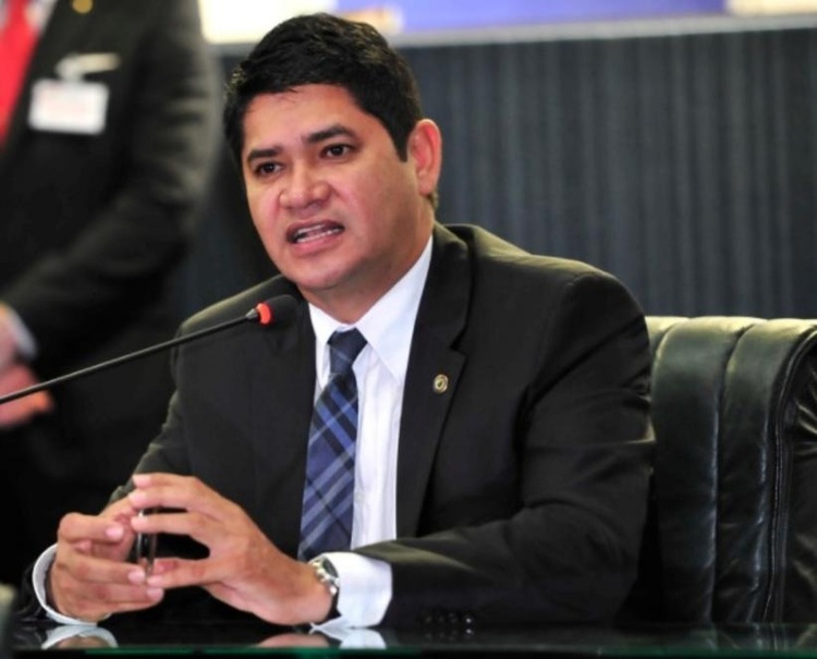 Bi Garcia aciona a Justiça para contestar Censo do IBGE que reduziu a população de Parintins
