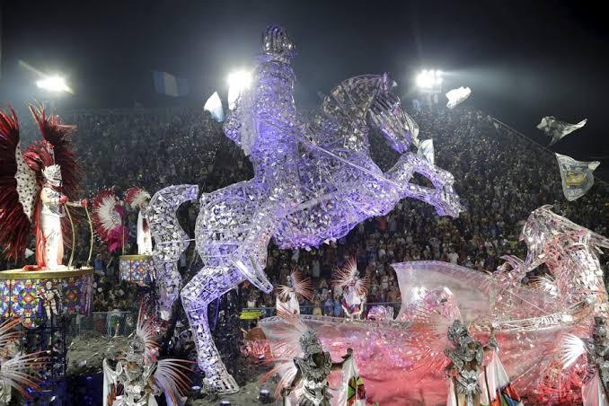Artista parintinense surpreende com carro alegórico inovador no Carnaval do Rio de Janeiro