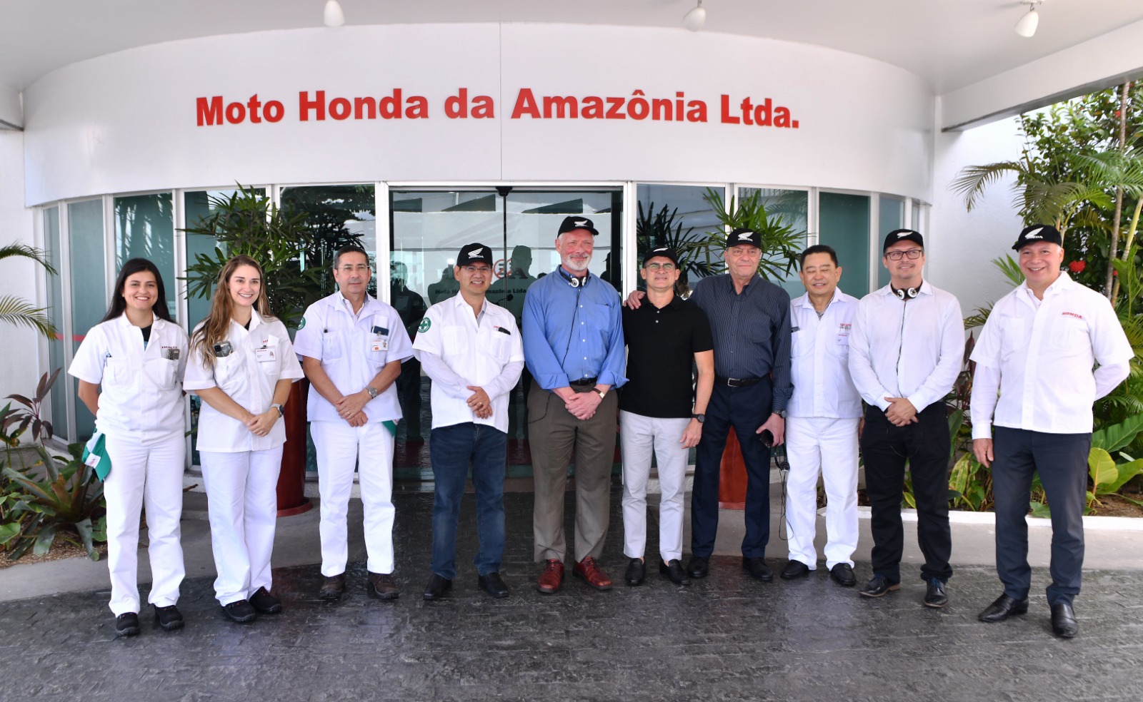 Prefeito de Manaus visita Moto Honda e destaca importância de iniciativas ambientais em Manaus