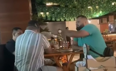 ‘Você não esperava por essa’, diz homem ao flagrar namorado com outro em restaurante de Manaus