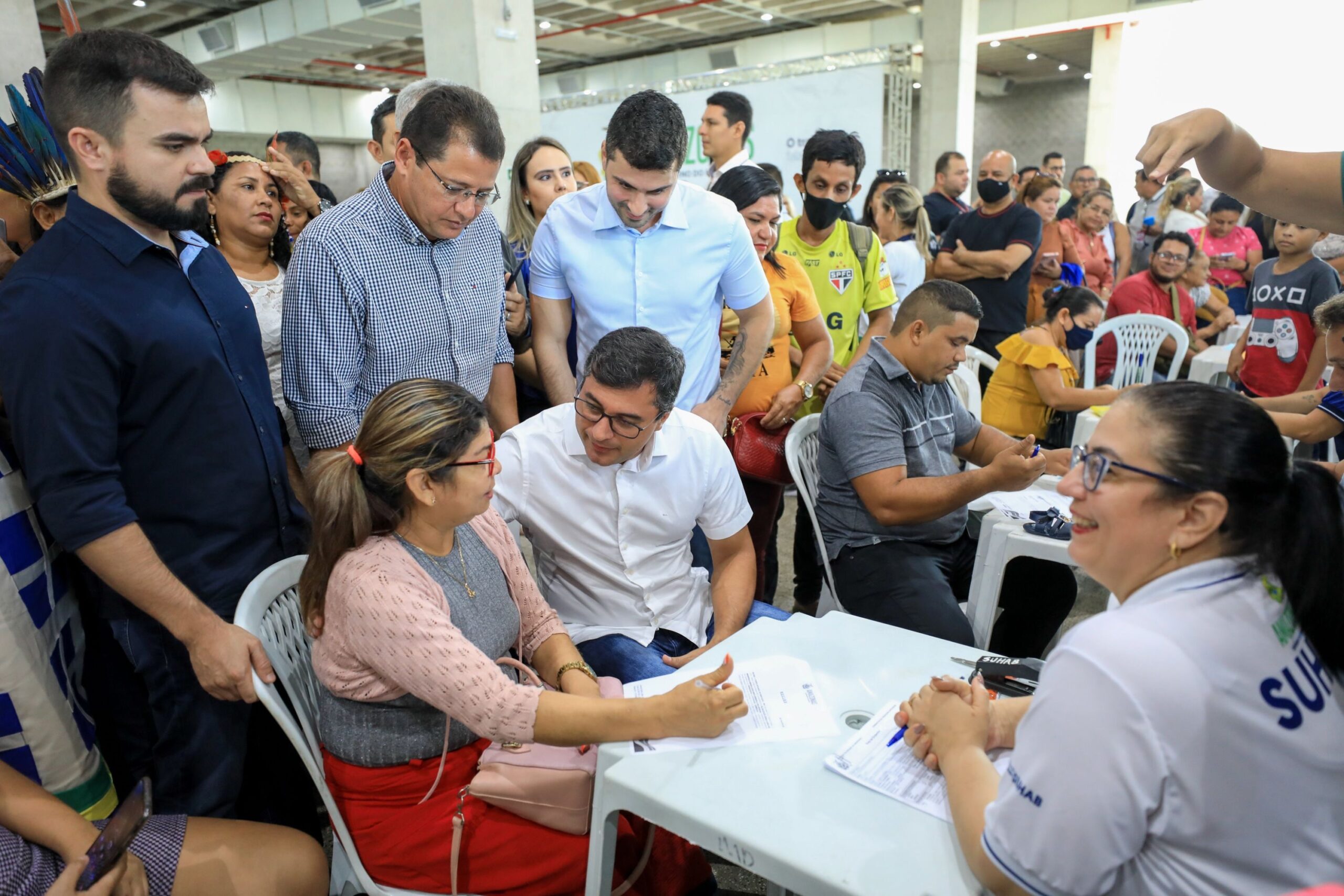 Wilson Lima libera pagamento de indenização para mais 98 famílias das comunidades da Sharp e Manaus 2000
