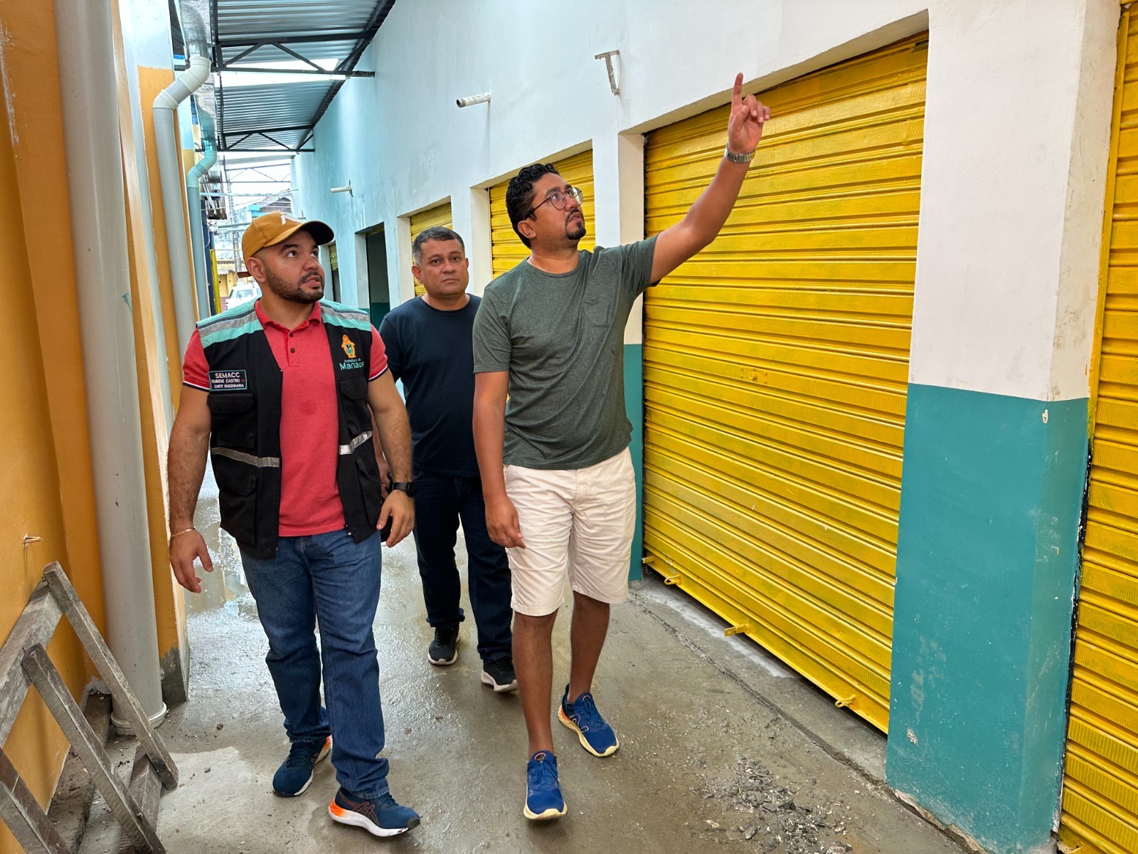 Prefeitura de Manaus aproveita fluxo menor de clientes e acelera obras na feira do São Francisco e no mercado Carneiro da Mota