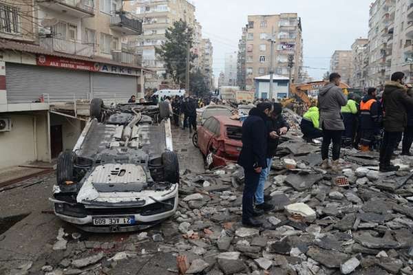 Novo terremoto de magnitude 7,5 atinge a Turquia; mortes passam de 1,5 mil