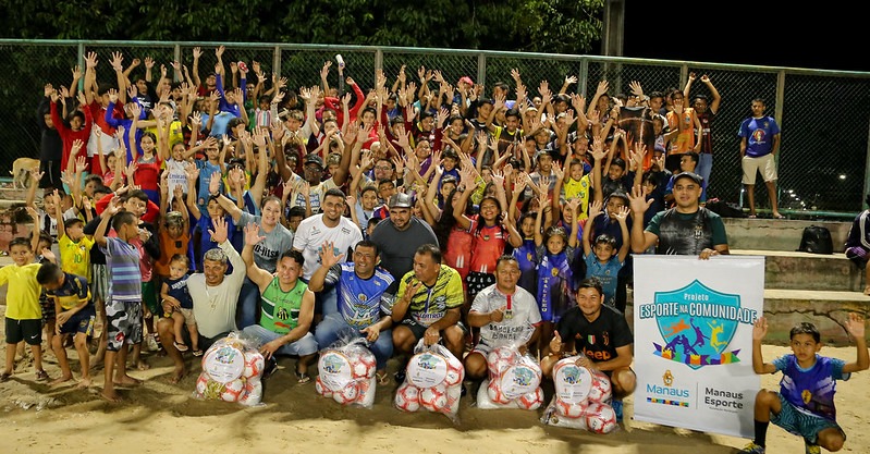 Prefeitura entrega novos kits esportivos a projetos do bairro São José