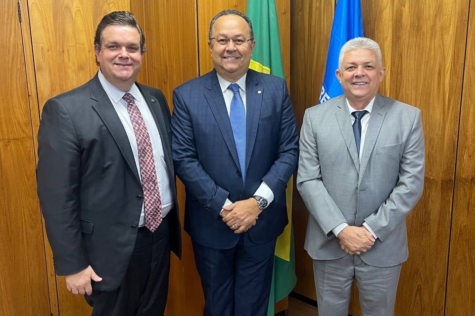 Em Brasília, Alonso Oliveira apresenta ao Ministério da Previdência Indicação para zerar fila da perícia médica do INSS, em Manaus