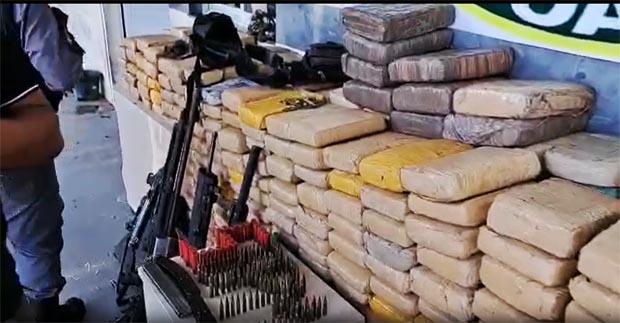 Polícia apreende mais de 1 tonelada de dr0gas em Coari além de armas e munição