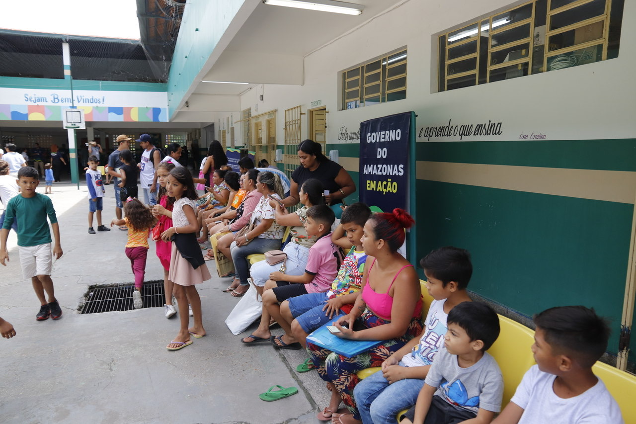 Governo do Amazonas atende mais de 200 famílias em ação de cidadania na comunidade da Sharp 
