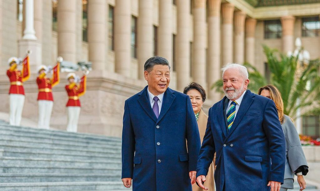 Lula e Xi Jiping assinam 15 acordos de parceria em Pequim
