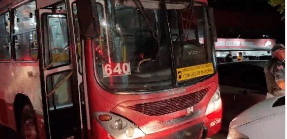 Passageiro morre após ser baleado por assaltante de ônibus na linha 640