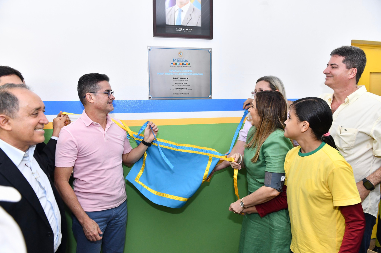 Prefeitura reinaugura a escola municipal Professor Themístocles Gadelha