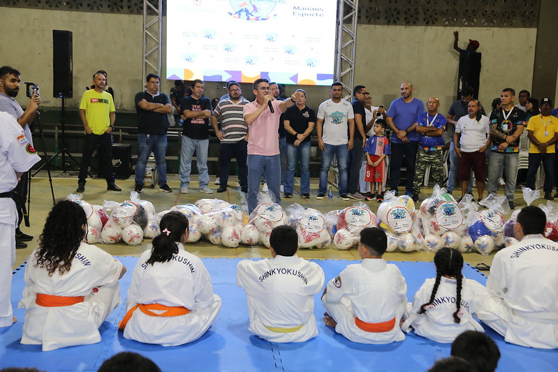 Prefeitura de Manaus entrega novos kits a projetos sociais do ’Esporte na Comunidade’, na zona Sul