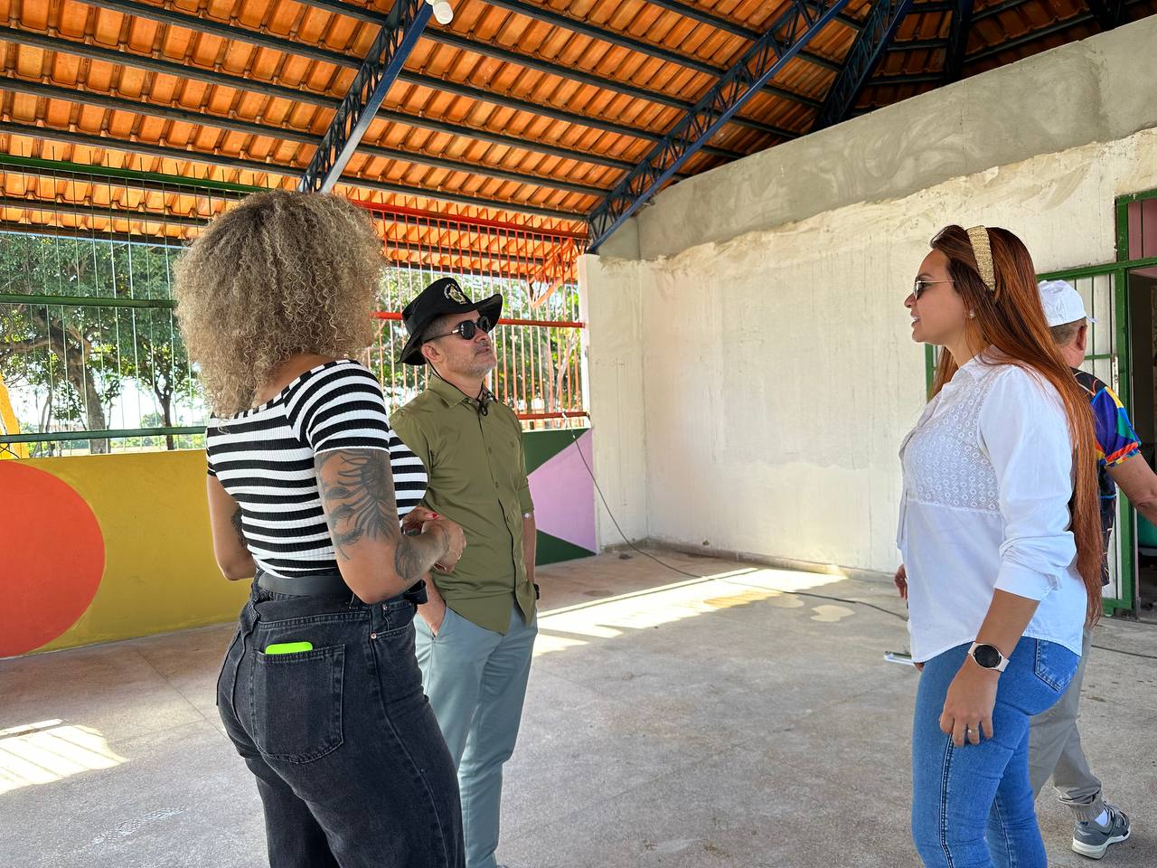 Prefeitura de Manaus realiza revitalização de paradas de ônibus e centro comunitários