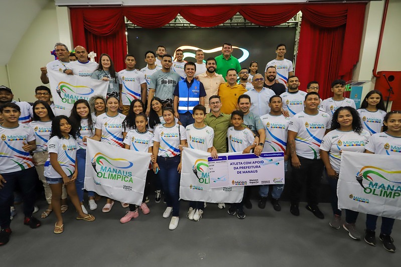 Prefeitura de Manaus entrega passagens aéreas aos atletas que vão competir no Campeonato Brasileiro de Jiu-Jítsu